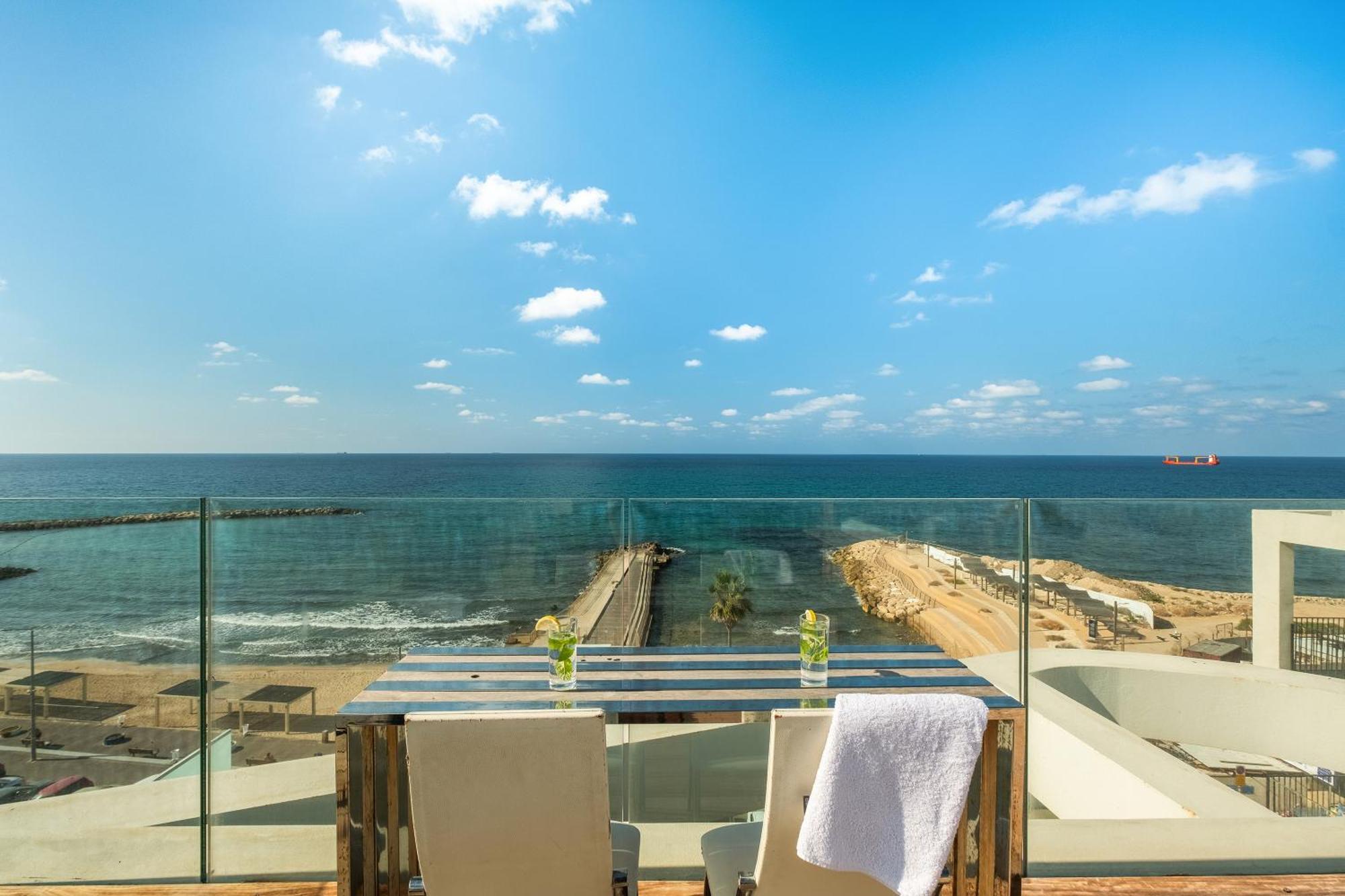Penthouse 3Br + Roof Top + Parking - On The Beach Хайфа Экстерьер фото
