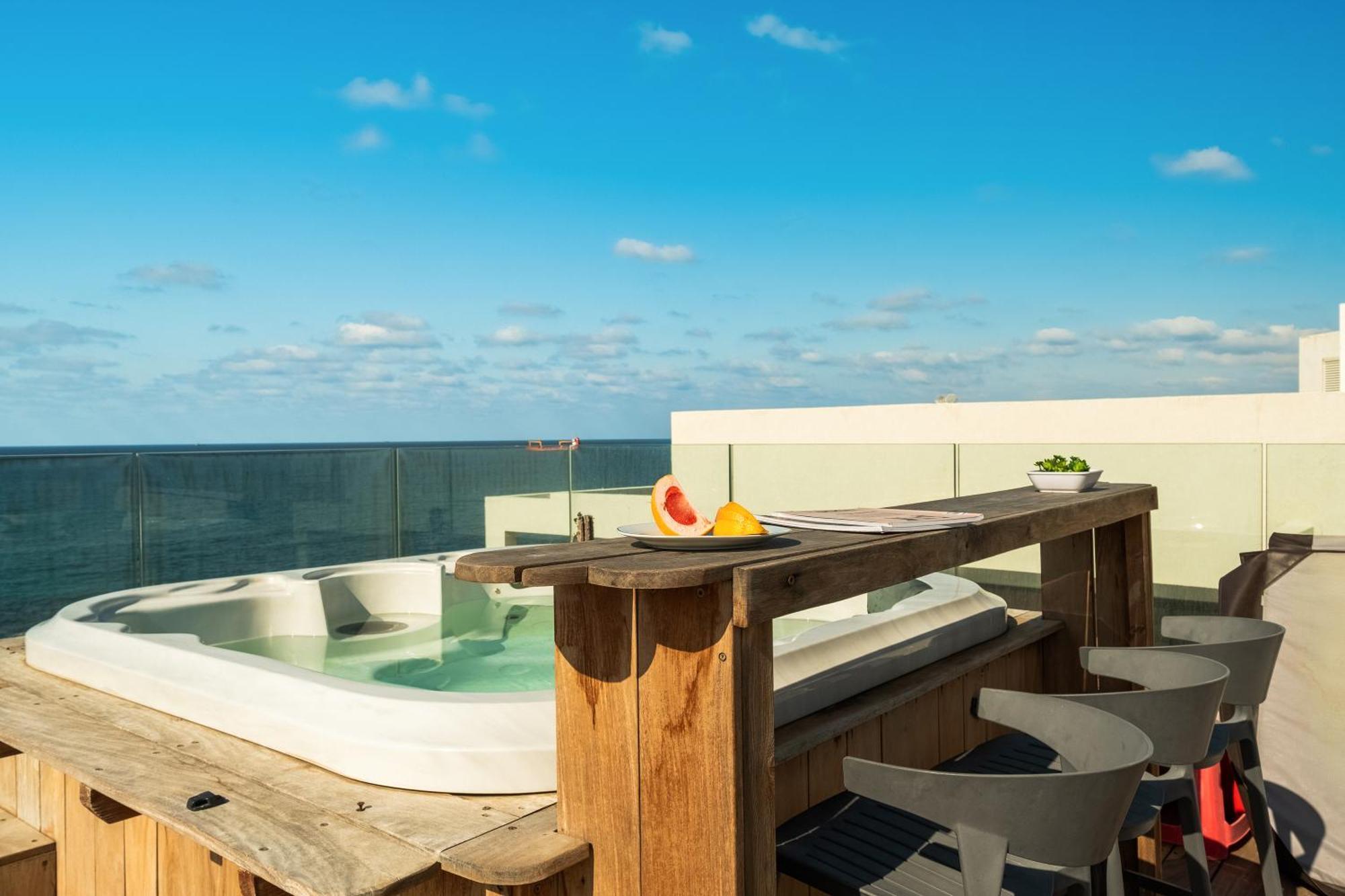 Penthouse 3Br + Roof Top + Parking - On The Beach Хайфа Экстерьер фото