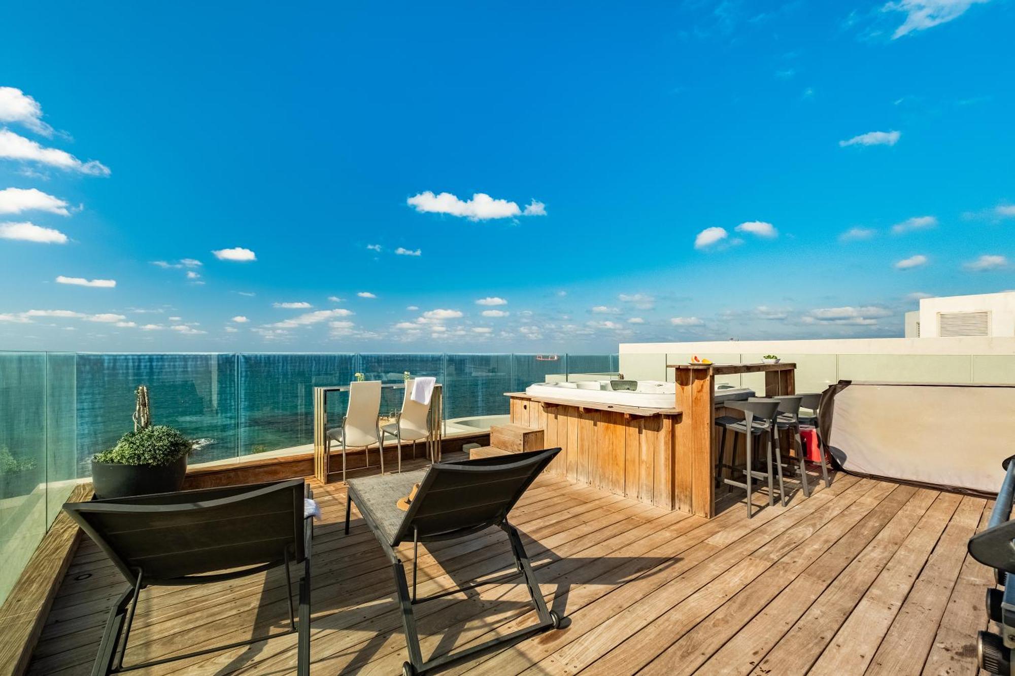 Penthouse 3Br + Roof Top + Parking - On The Beach Хайфа Экстерьер фото
