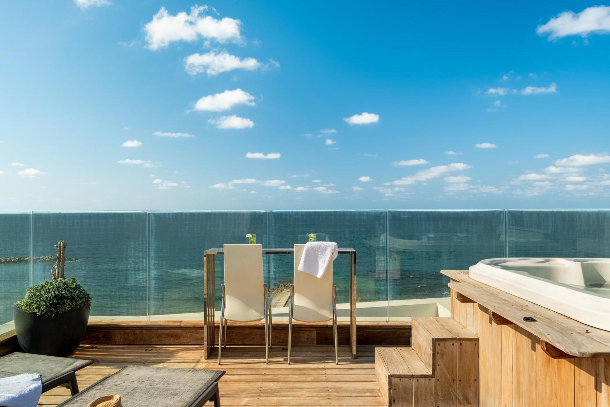 Penthouse 3Br + Roof Top + Parking - On The Beach Хайфа Экстерьер фото