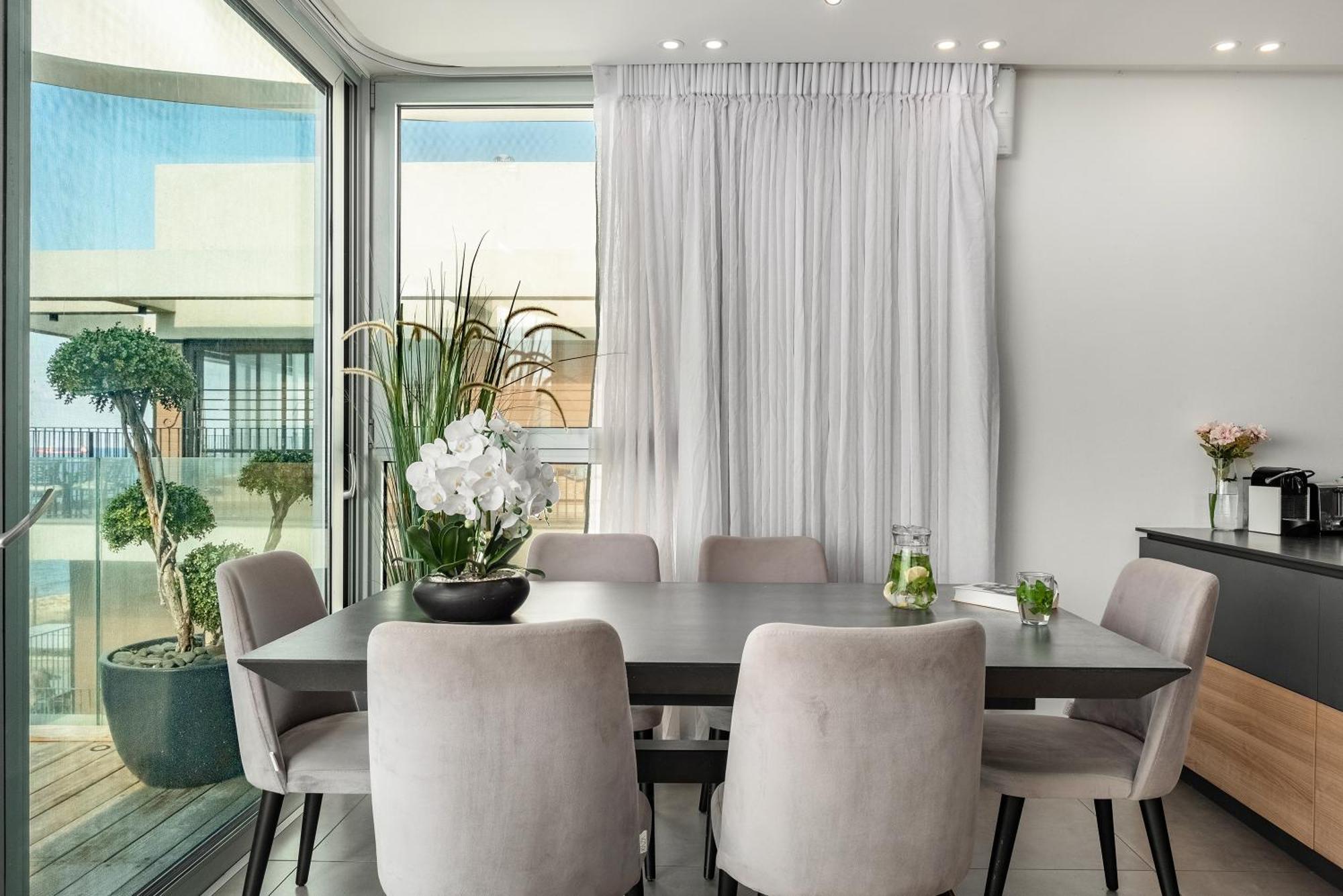 Penthouse 3Br + Roof Top + Parking - On The Beach Хайфа Экстерьер фото
