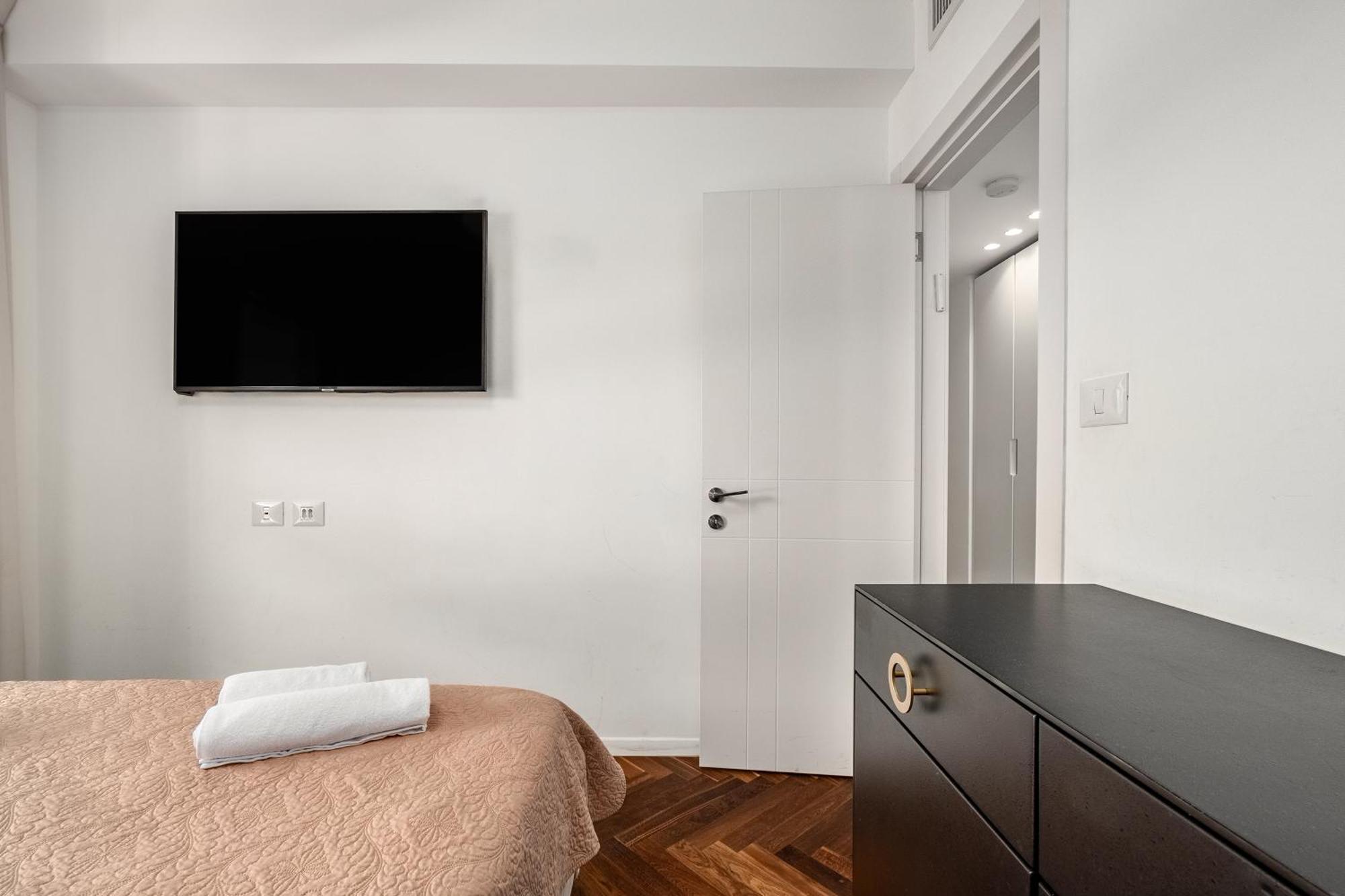 Penthouse 3Br + Roof Top + Parking - On The Beach Хайфа Экстерьер фото