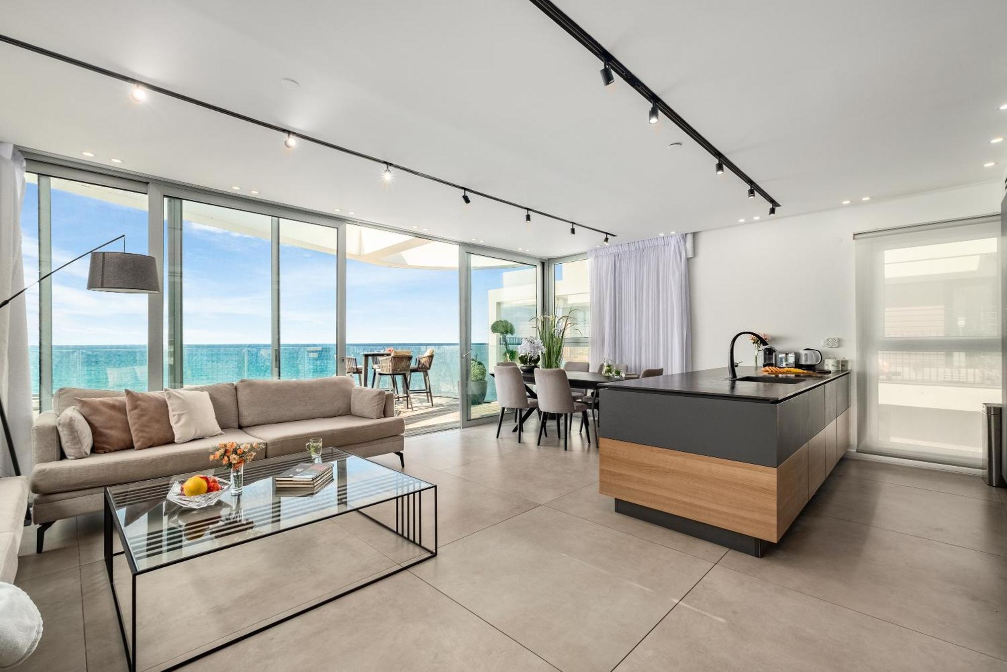 Penthouse 3Br + Roof Top + Parking - On The Beach Хайфа Экстерьер фото